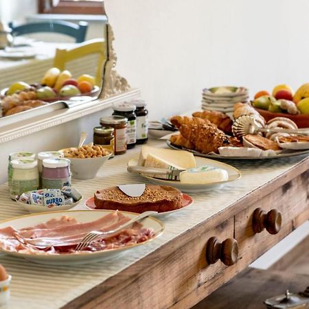 Le Vecchie Persiane - Bed & Breakfast Diano d'Alba Luaran gambar