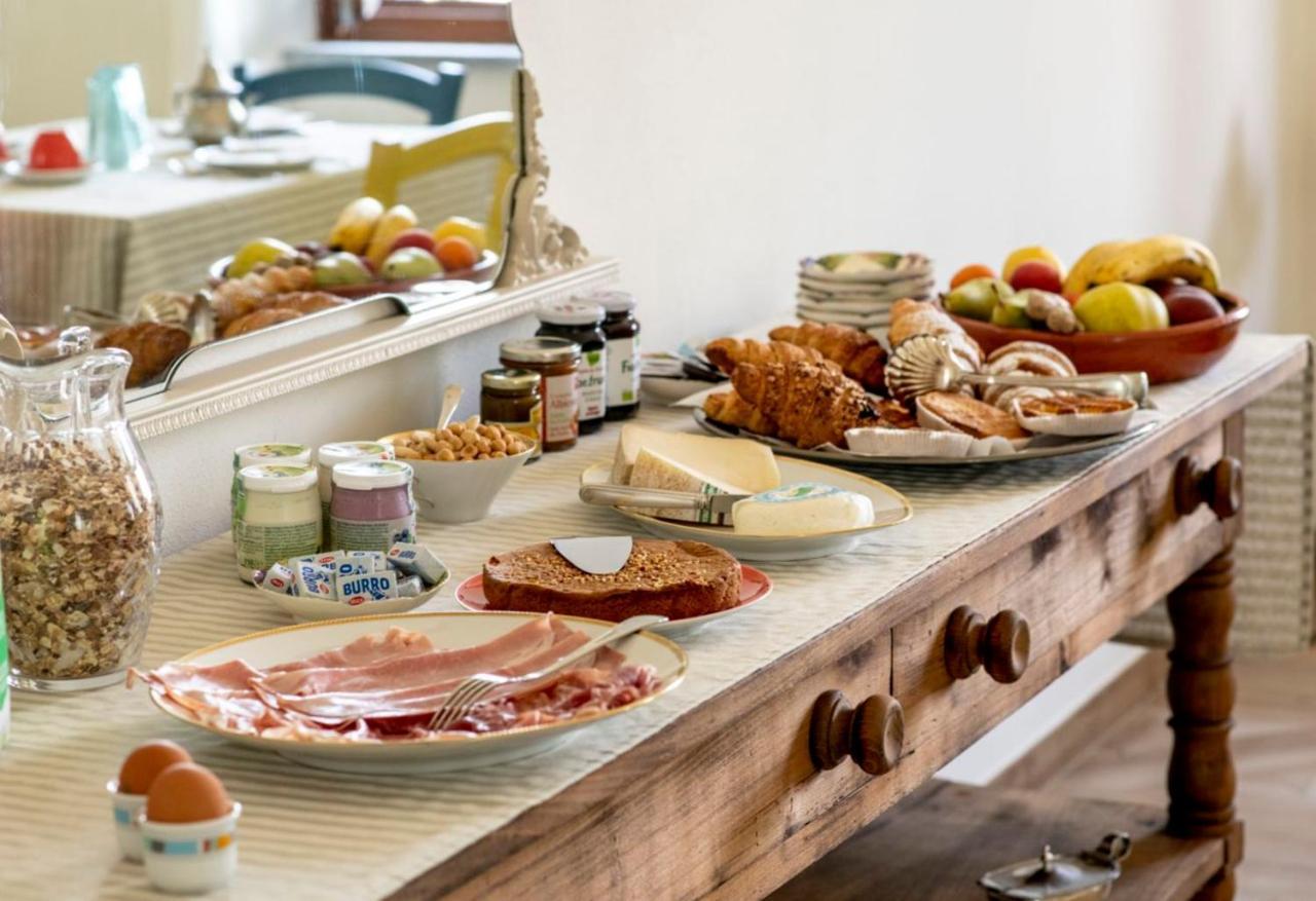 Le Vecchie Persiane - Bed & Breakfast Diano d'Alba Luaran gambar