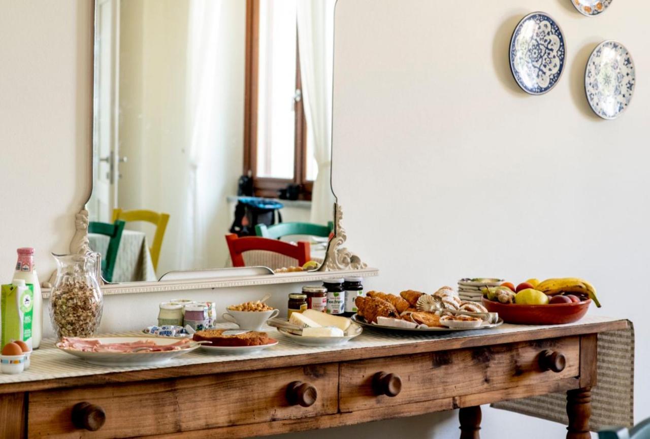 Le Vecchie Persiane - Bed & Breakfast Diano d'Alba Luaran gambar