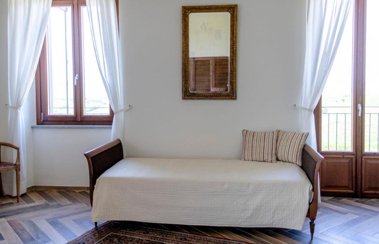 Le Vecchie Persiane - Bed & Breakfast Diano d'Alba Luaran gambar